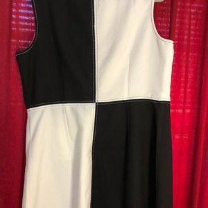 4x (fits like xl) black and white dress